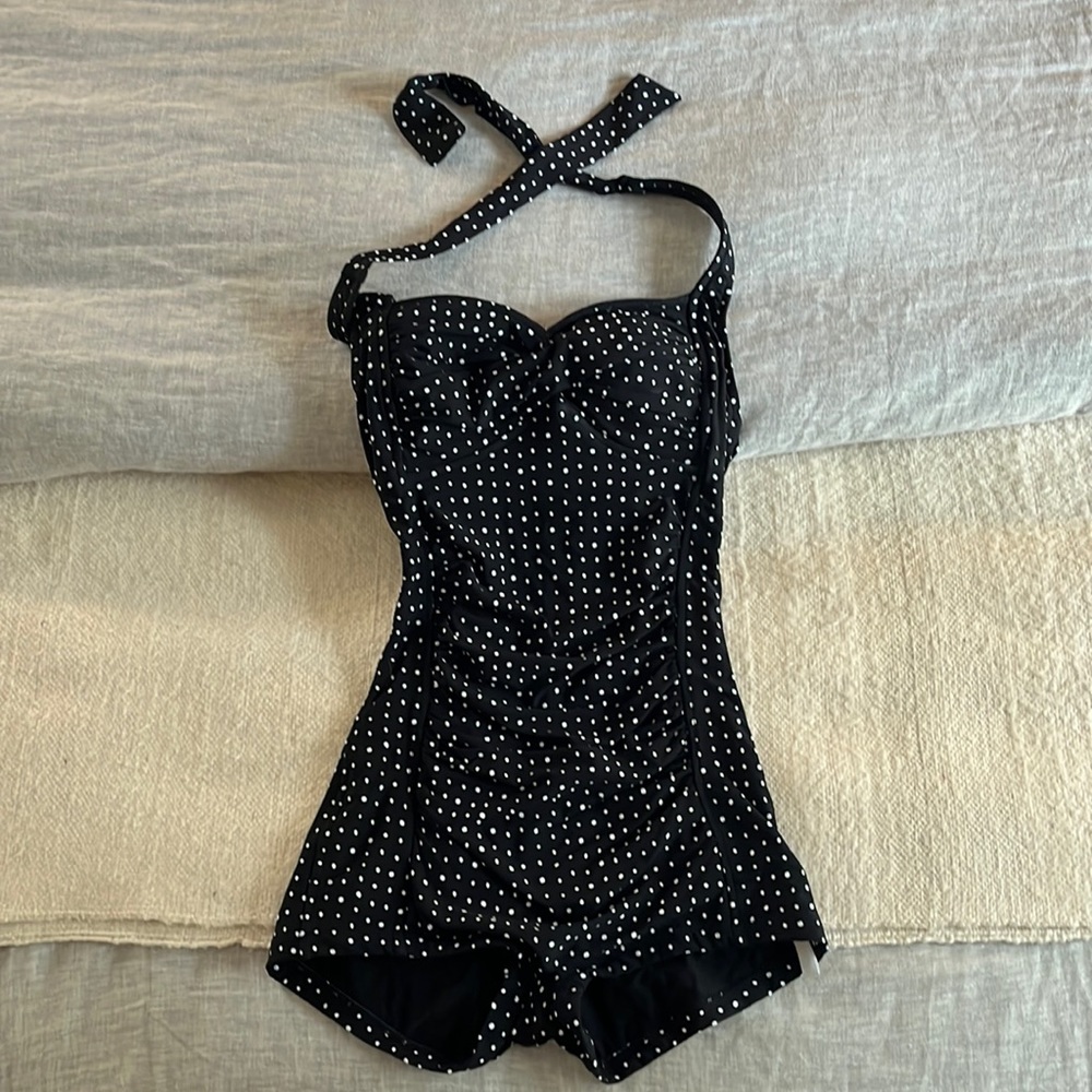Seafolly one piece halter swimsuit black and white pokadot size 8